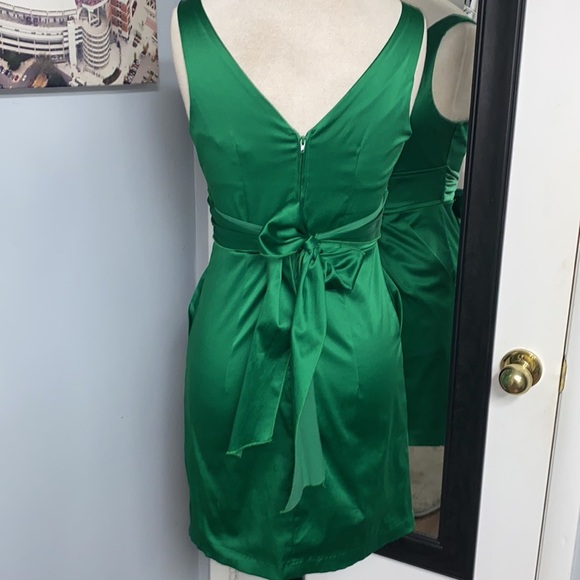 VINTAGE GREEN SILKY WRIGGLE DRESS FOR HOLIDAY PARTY SIZE 6 - Picture 7 of 11